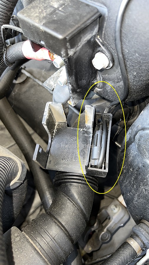 Kabel_Stecker_Ladestützpunkt01.jpg