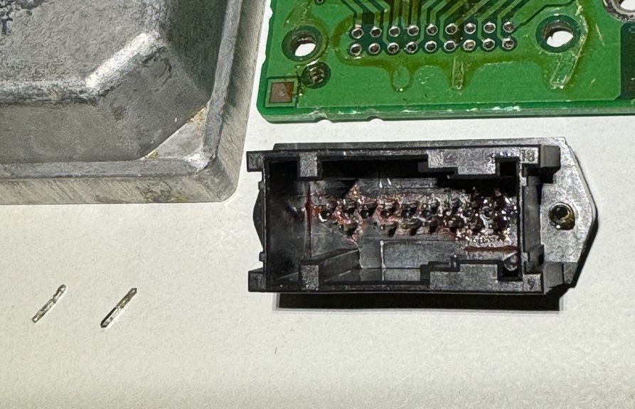 SIMSTECKER.jpg